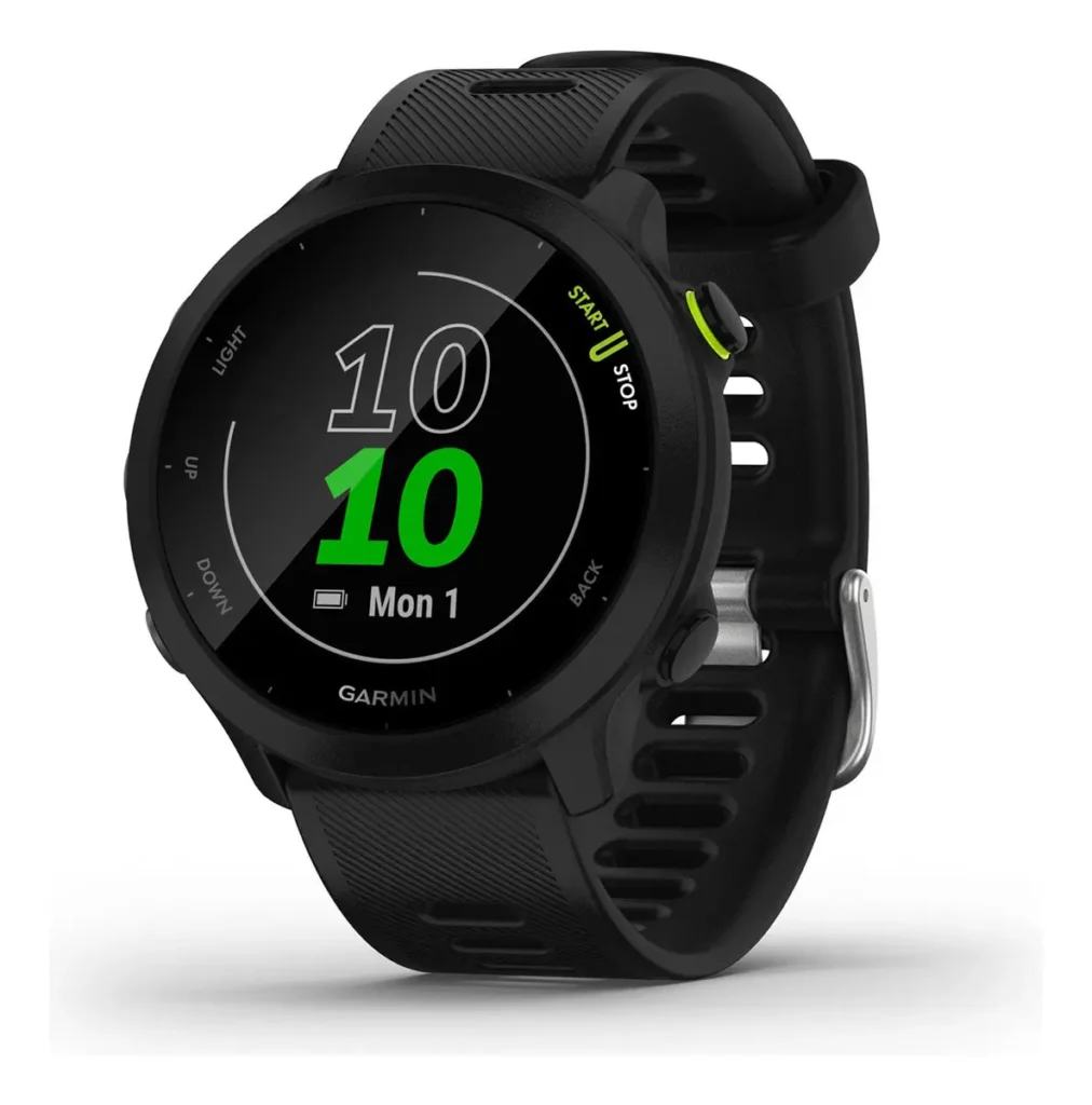 Relógio esportivo smartwatch Garmin Forerunner 55 na cor preta, com pulseira de silicone e tela digital marcando 10:10 em um fundo branco.