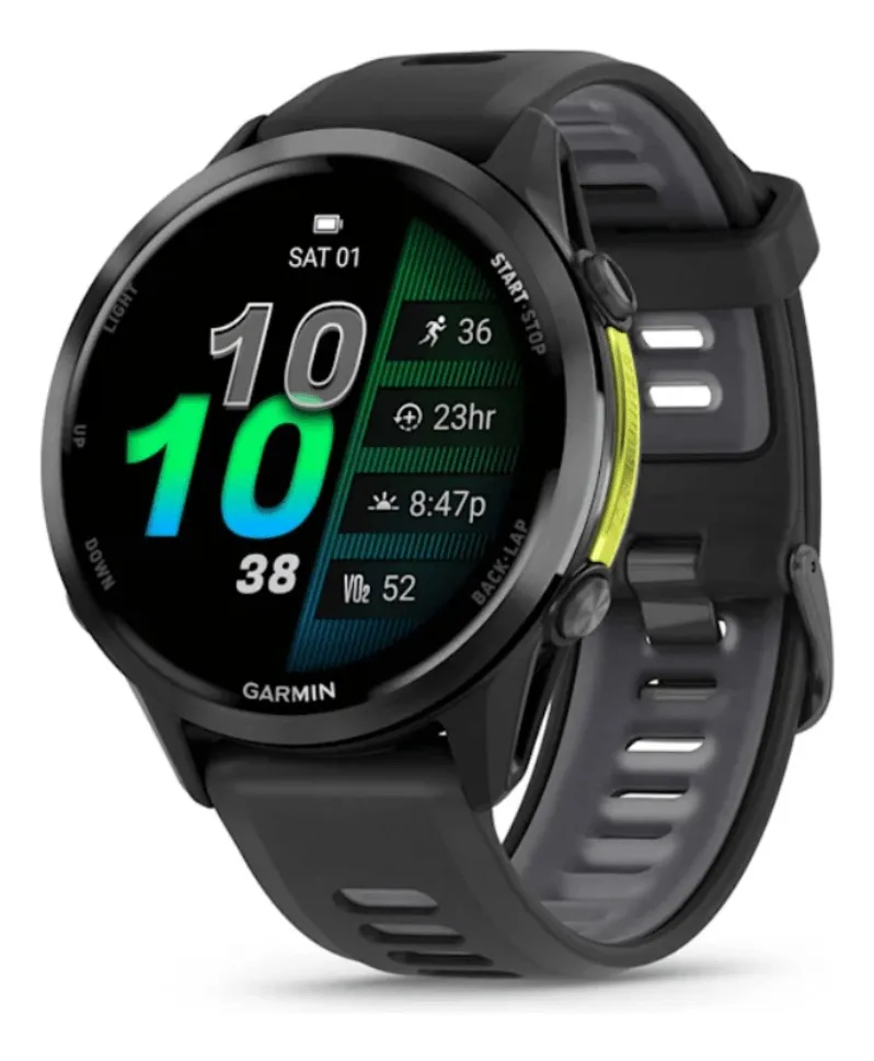 Relógio esportivo smartwatch Garmin Forerunner 970 na cor preta com detalhe amarelo no botão lateral, exibindo a tela digital com o horário 10:10 em gradiente verde e azul.