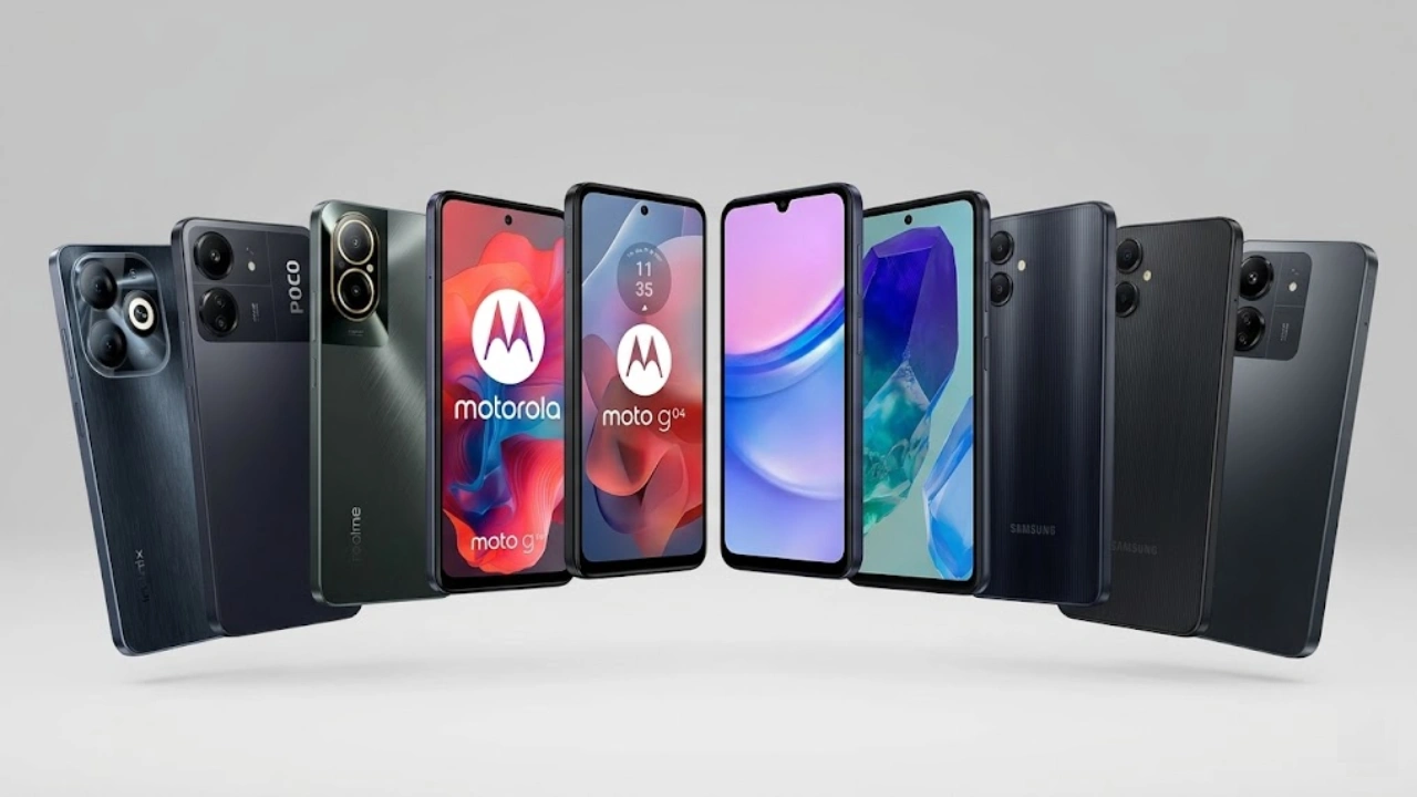 Banner horizontal de 1280x720 pixels mostrando dez smartphones de entrada organizados em um leque dinâmico sobre um fundo cinza claro neutro. Aparelhos das marcas Samsung, Motorola, Infinix, POCO e Realme estão dispostos, mostrando telas iluminadas e designs traseiros com módulos de câmera distintos.