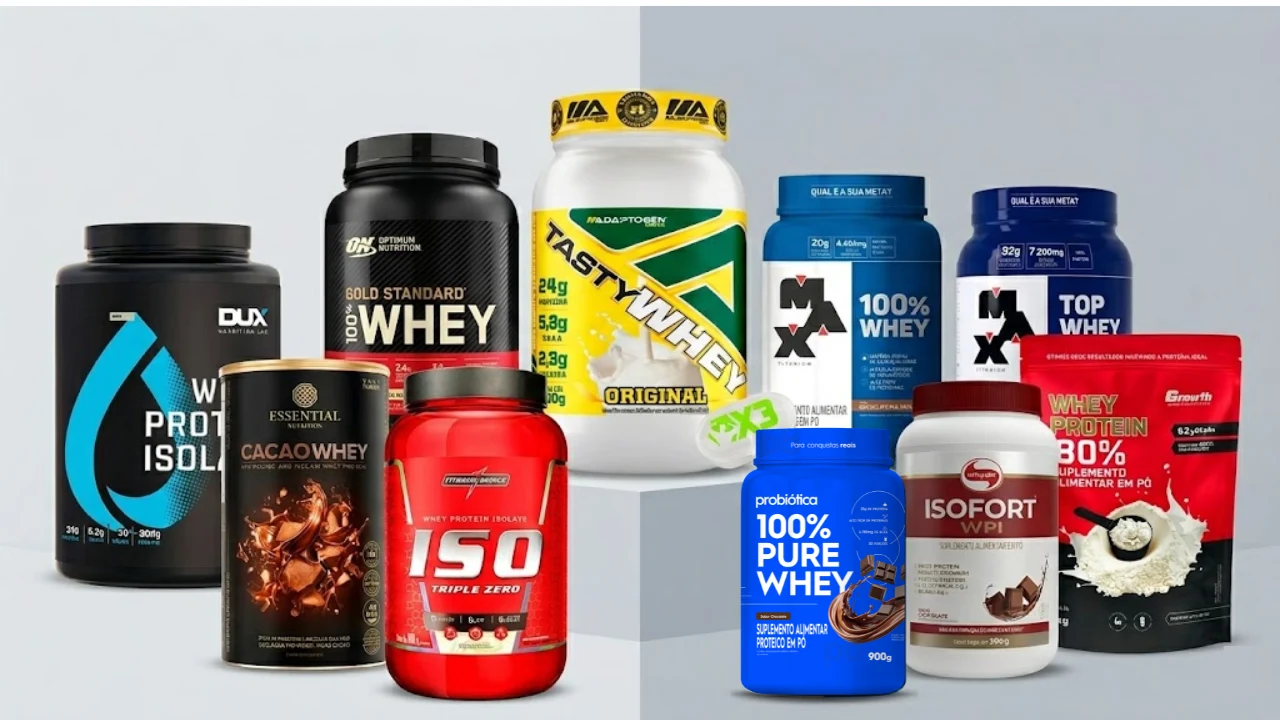Montagem de diversos potes de suplemento Whey Protein de marcas como Dux, Optimum Nutrition, Max Titanium, Integralmedica e Essential Nutrition, dispostos sobre um fundo cinza minimalista.