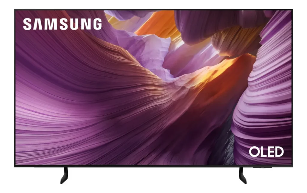 Smart TV Samsung S85F OLED, forte candidata entre as melhores TVs Copa 2026, exibindo uma imagem abstrata com texturas onduladas em tons vibrantes de roxo e laranja. A TV possui bordas ultrafinas e apresenta o logotipo OLED no canto inferior direito da tela.